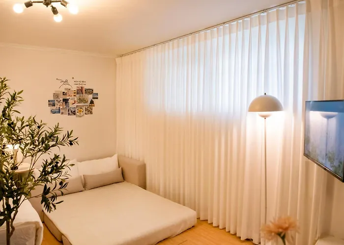 Petite Maison 홍대입구, 신촌 Hongdae *