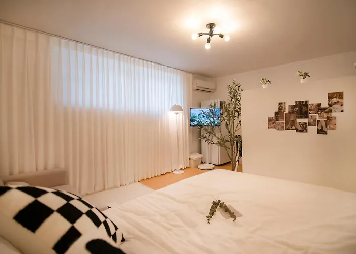 Petite Maison 홍대입구, 신촌 Hongdae *