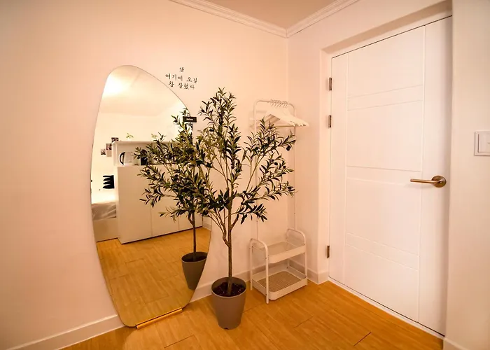 Petite Maison 홍대입구, 신촌 Hongdae *